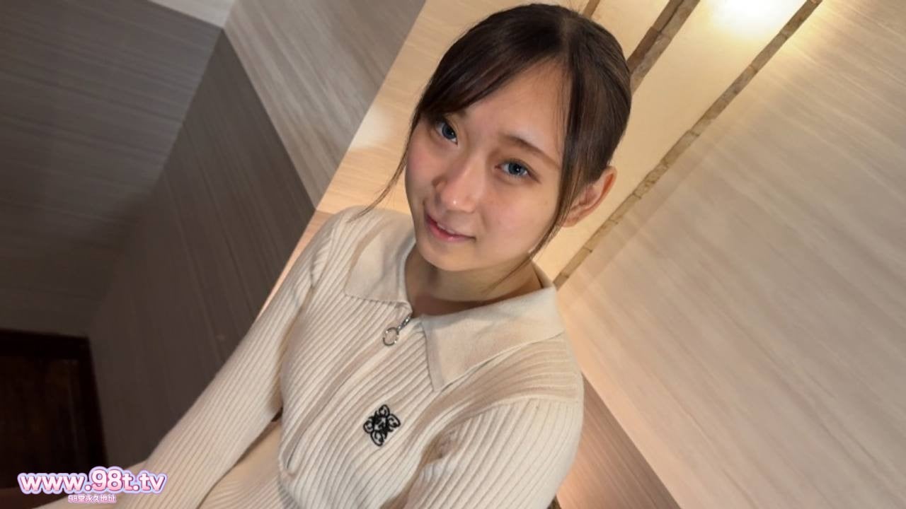 FC2PPV-4553654-かすみちゃん 20歳 狐顔美乳健全エステ嬢の濃厚手コキフェラと生中出しフィニッシュ高清海报