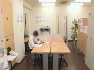 DOCP-119 「見ないで…おしっこ漏れちゃう…」変態塾講師に利尿剤＆媚薬を盛られ和式便所で大高清海报