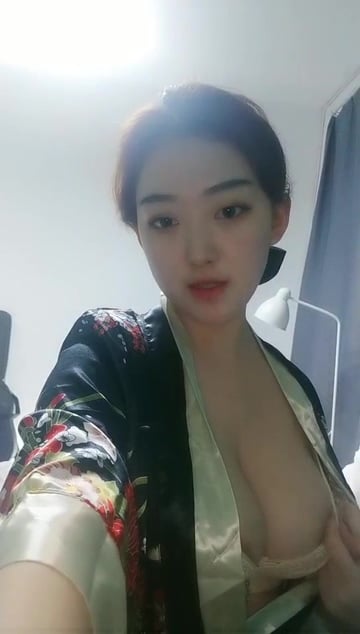 高颜值巨乳短发妹子露逼诱惑 白皙诱人大奶近距离特写逼逼非常粉嫩 很是诱惑喜欢不要错过!高清海报