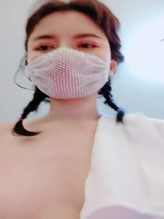 第一骚女卫生间自慰，振动棒猛操高潮狂喷高清海报