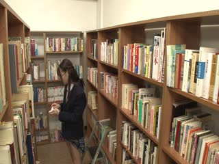 AP-727_A真面目で気弱なメガネ図書委員は男子生徒や男性教師からのセクハラに逆ら第02集高清海报